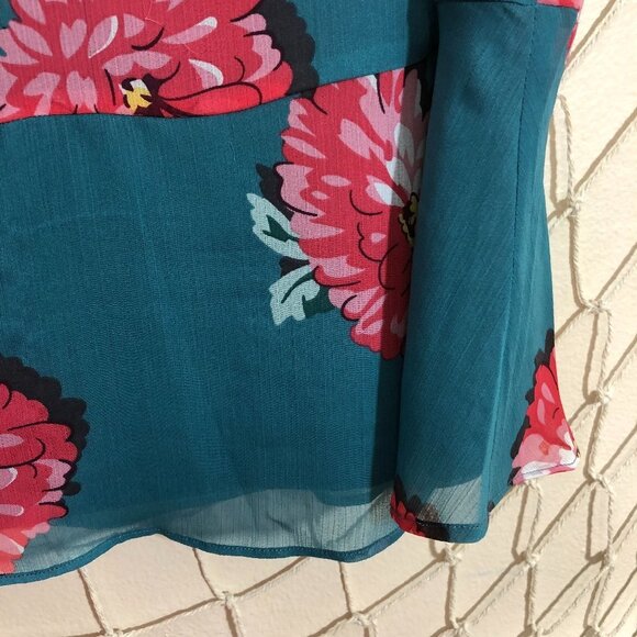 CAbi #3445 Blushing Floral Peplum Blouse - Picture 5 of 10